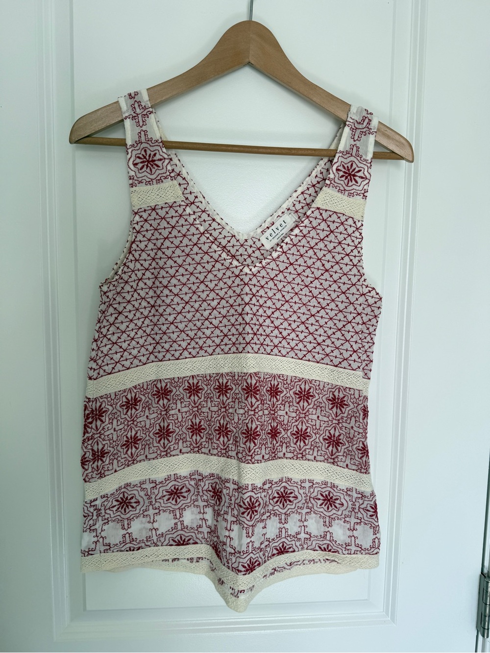 Velvet by Graham & Spencer Red and Cream Embroidered Tank Top small boho